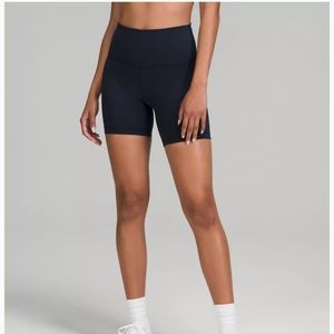 Wunder Train High-Rise Short 6"